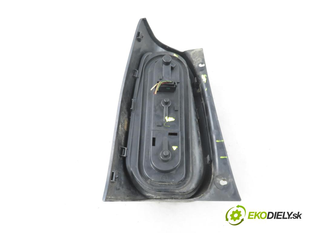 SMART FORTWO Coupe (450) HB 2004 37,00 0.7 (450.330) 50 - M 160.920 698,00 světlo pravé zadní 0011645