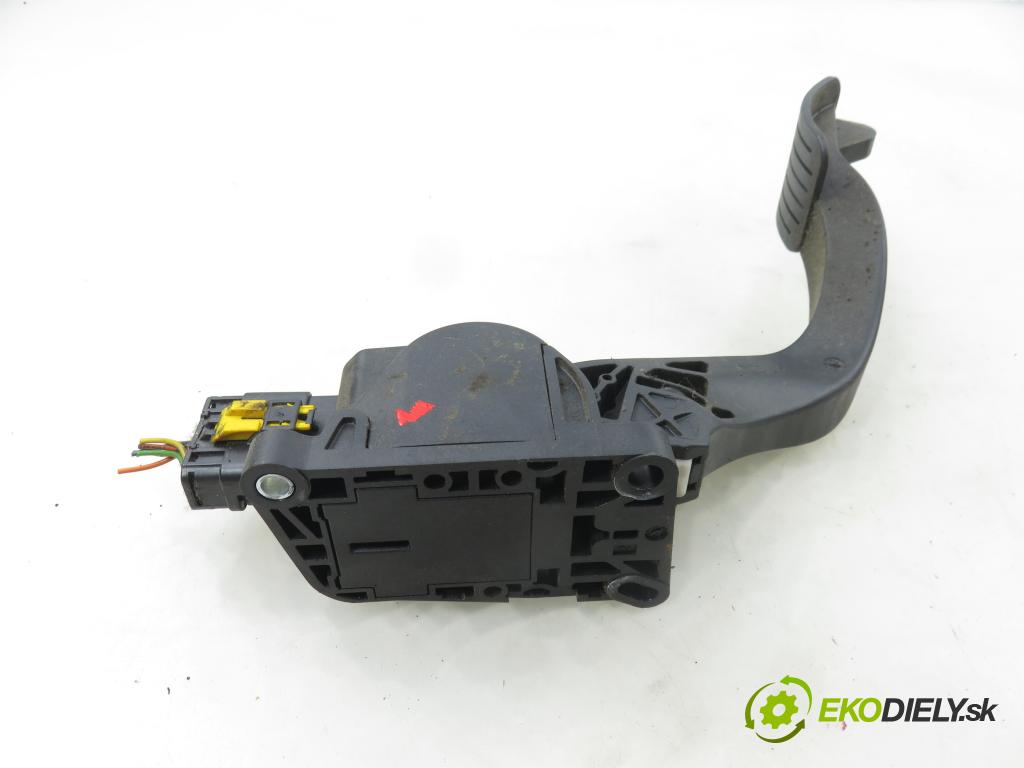 PEUGEOT 5008 (0U_, 0E_) VAN 2010 82,00 1.6 HDi - 112 9HR (DV6C) 1560,00 potenciometr plynového pedálu 0280755167 ; 9671416880 (Potenciometr plynového pedálu)