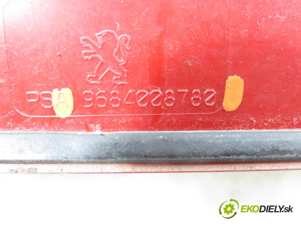 PEUGEOT 5008 (0U_, 0E_) VAN 2010 82,00 1.6 HDi - 9HR (DV6C) 1560,00 svetlo bŕzd 9684008780