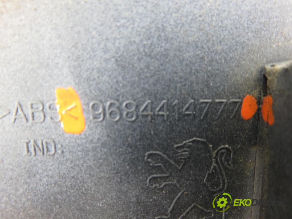 PEUGEOT 5008 (0U_, 0E_) VAN 2010 82,00 1.6 HDi - 112 9HR (DV6C) 1560,00 Zadné čelo dverí kufor 9684414777