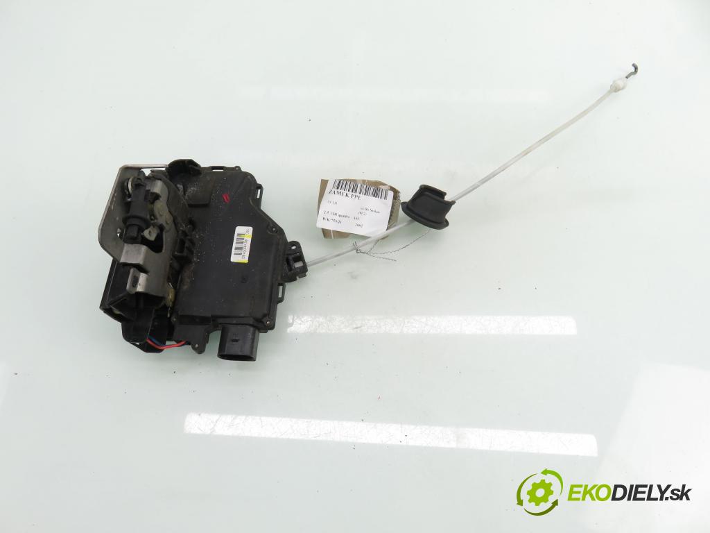 AUDI A4 (8E2, B6) SEDAN 2002 132,00 2.5 TDI V6 180 quattro - AKE 2496,00 zámok 8E1837016C