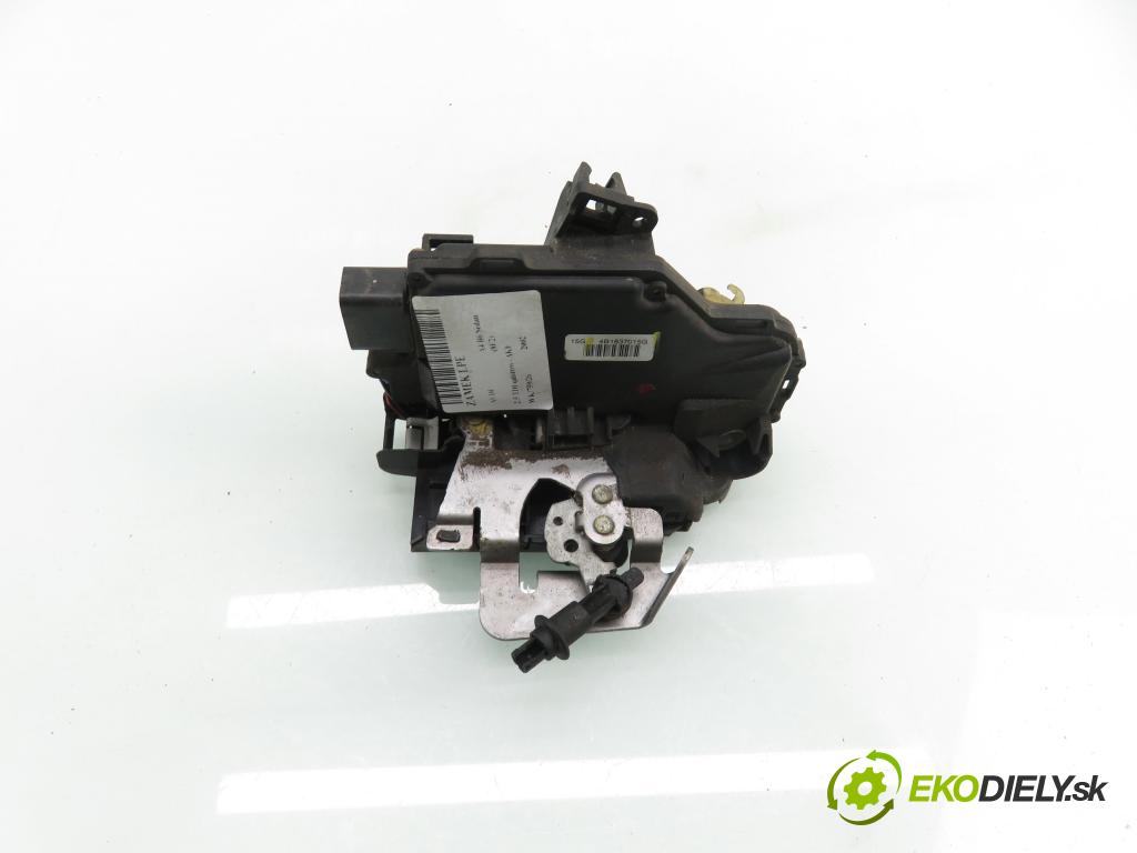 AUDI A4 (8E2, B6) SEDAN 2002 132,00 2.5 TDI V6 180 quattro - AKE 2496,00 zámok 4B1837015G
