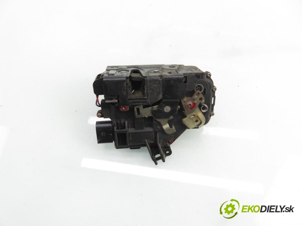AUDI A4 (8E2, B6) SEDAN 2002 132,00 2.5 TDI V6 180 quattro - AKE 2496,00 zámok 4B1837015G