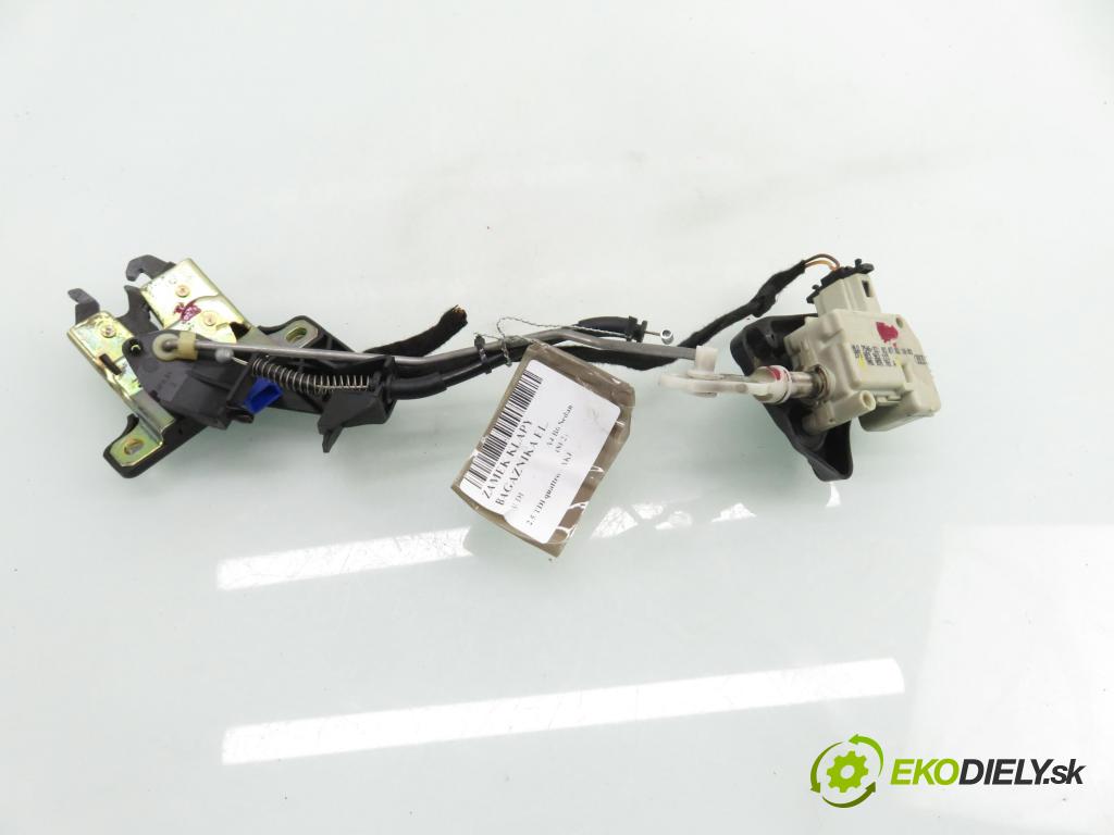 AUDI A4 (8E2, B6) SEDAN 2002 132,00 2.5 TDI quattro - AKE 2496,00 zámok dveří kufr EL. 8E5827505B ; 8E5827833 ; 8E5962115