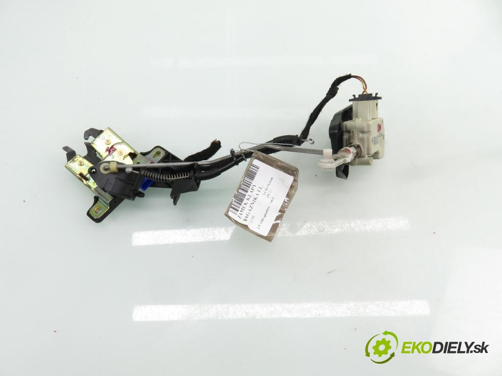 AUDI A4 (8E2, B6) SEDAN 2002 132,00 2.5 TDI quattro - AKE 2496,00 zámok dveří kufr EL. 8E5827505B ; 8E5827833 ; 8E5962115