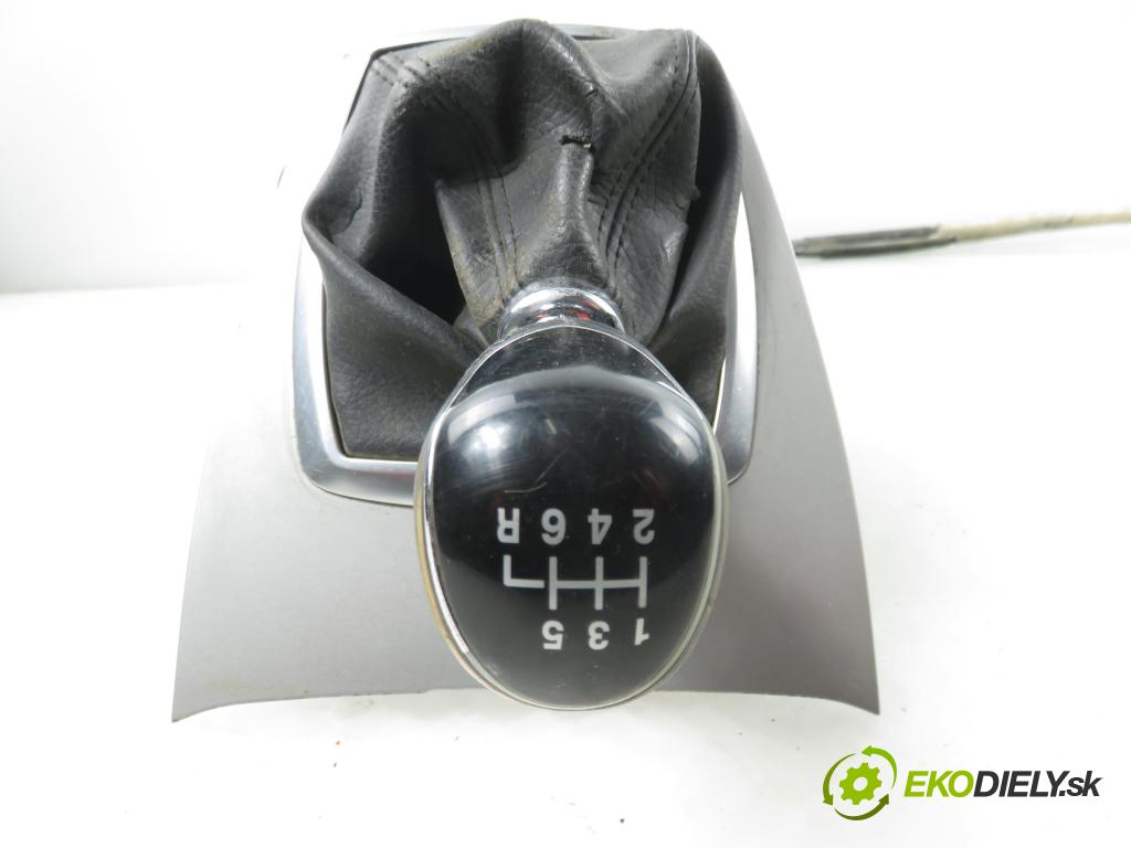 FORD KUGA I SUV 2009 147,00 2.5 4x4 - HYDB 2522,00 ZVEDÁK: 9V4R7C453UD