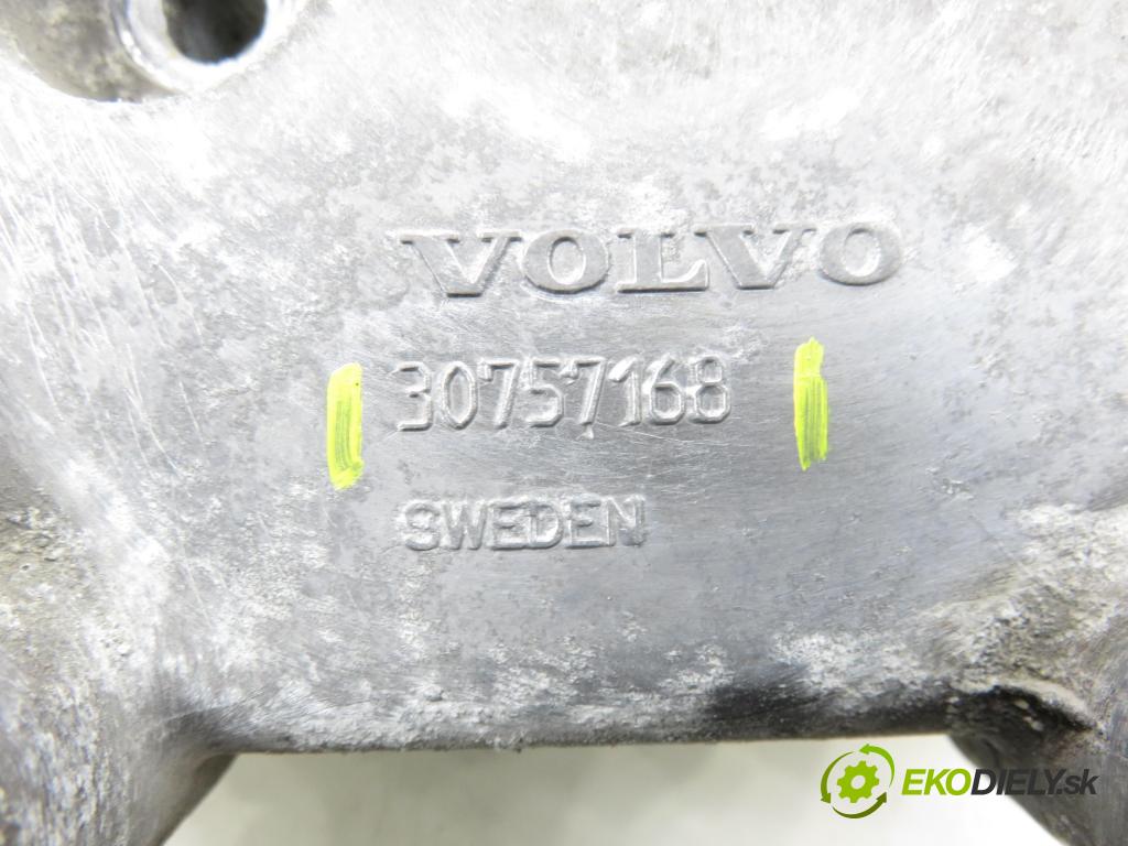 VOLVO V70 II SW (285) KOMBI 2007 136,00 2.4 D5 - D 5244 T4 2400,00 uchycení alternátora 30757168