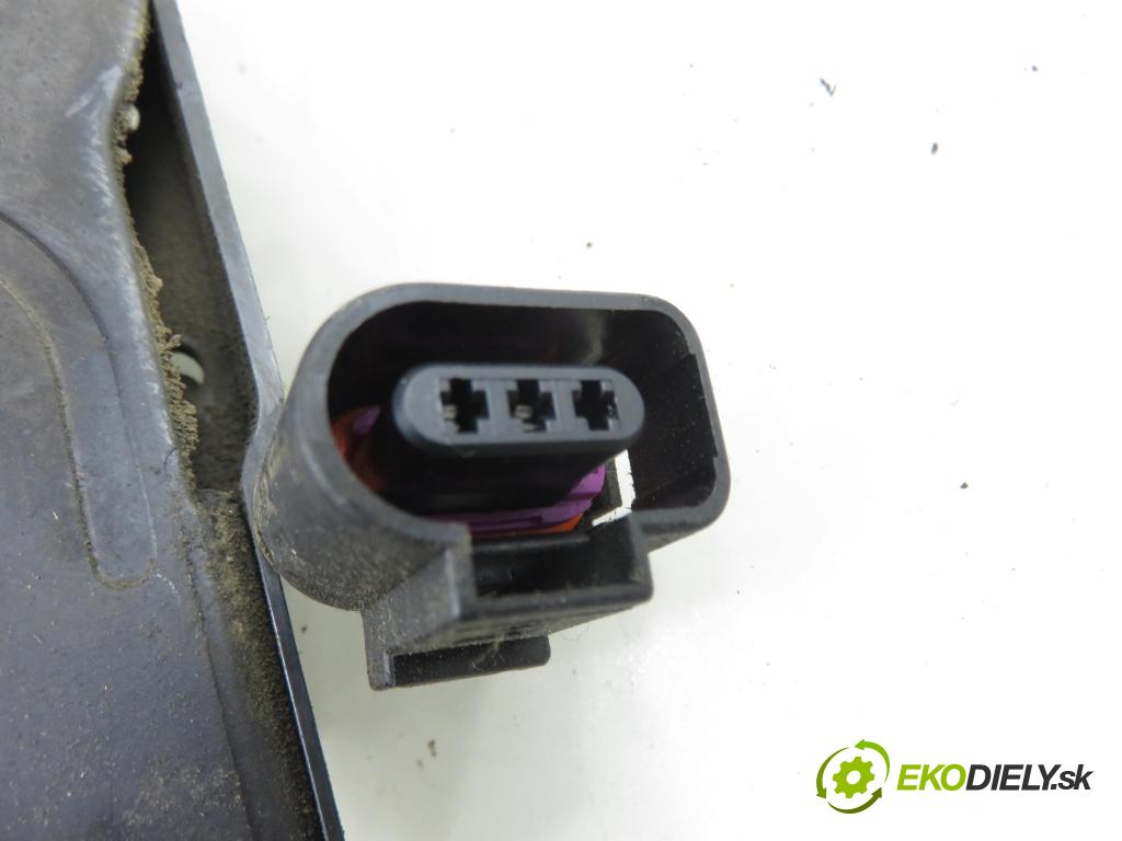 VW TRANSPORTER V Autobus (7HB, 7HJ, 7EB, 7EJ, 7EF, 7EG, 7HF, 7E BUS 2003 77,00 1.9 TDI - AXB 1896,00 zámok Dvere posúvne 7H0843654R