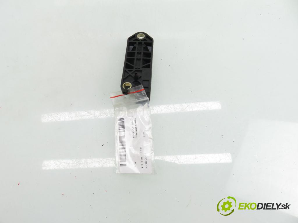 VW PASSAT B5.5 Variant (3B6) KOMBI 2001 74,00 1.9 TDI PD 101 - AVB 1896,00 Snímač nárazu 5WK42895 ; 6Q0909606 (Snímač nárazu)
