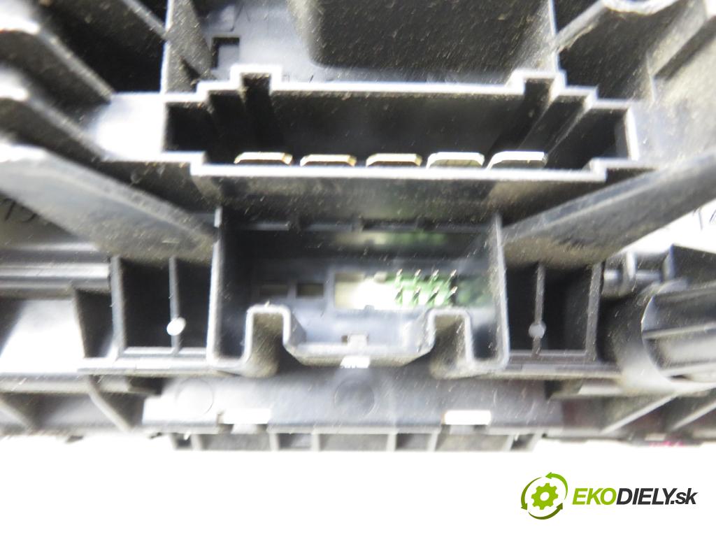 VW TRANSPORTER V Autobus (7HB, 7HJ, 7EB, 7EJ, 7EF, 7EG, 7HF, 7E BUS 2003 77,00 1.9 TDI - AXB 1896,00 Panel kúrenia 7H0819045A ; 7H0819045A9B9