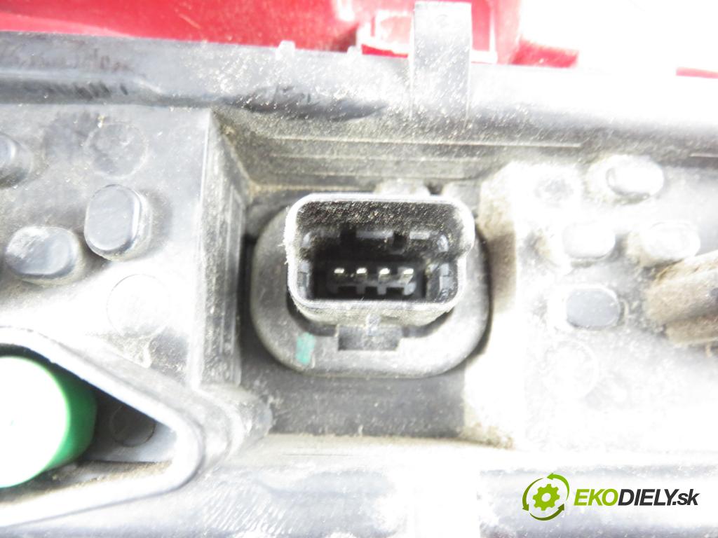 PEUGEOT 5008 (0U_, 0E_) VAN 2010 82,00 1.6 HDi - 9HR (DV6C) 1560,00 Svetlo ľavé zadné 9672666580