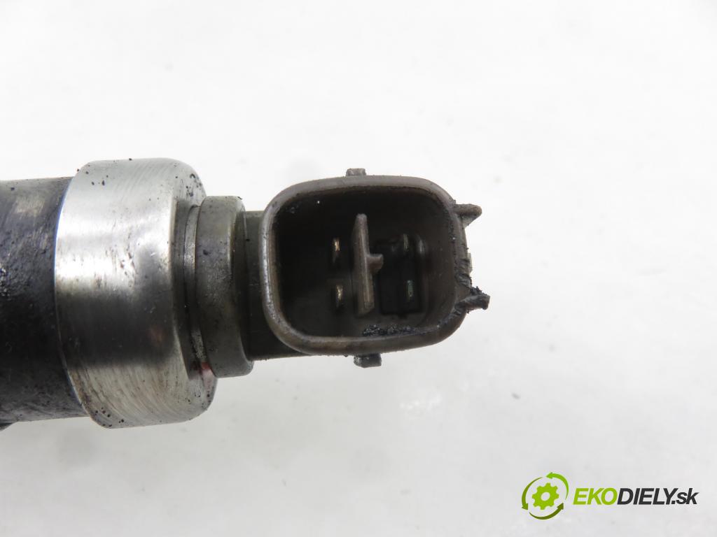TOYOTA RAV 4 II (_A2_) SUV 2003 85,00 2.0 D-4D 4WD (CLA20_, CLA21_) - 1CD-FTV 1995,00 vstrekovač 2367027030 (Vstrekovač paliva)