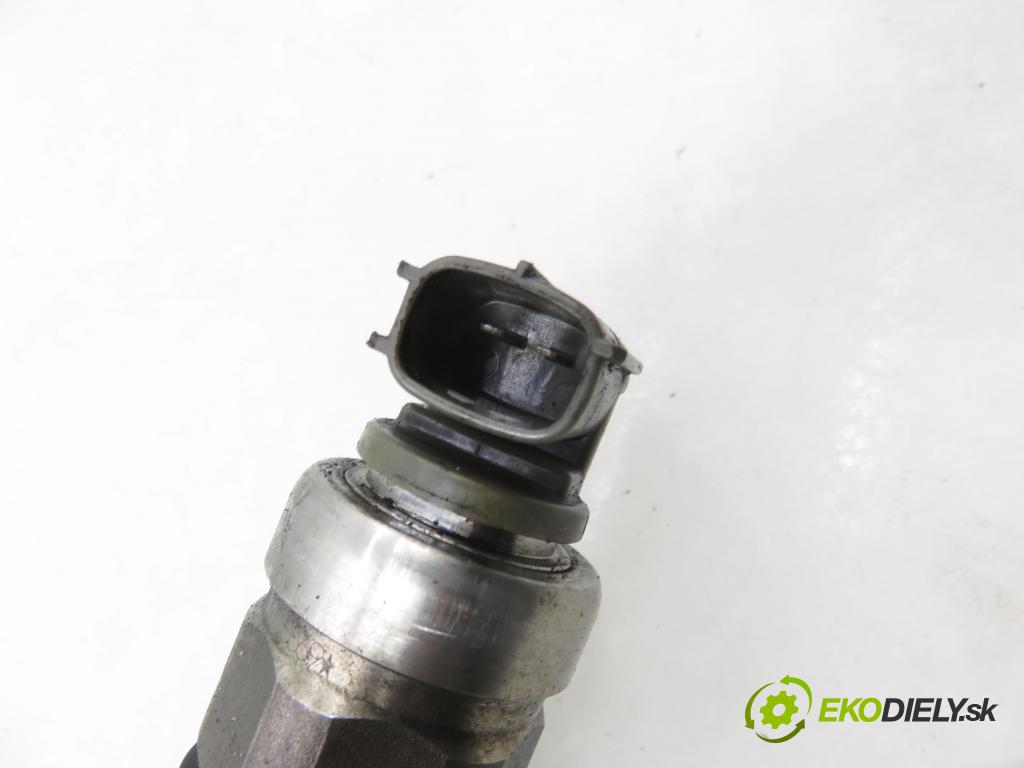 TOYOTA COROLLA Verso (ZER_, ZZE12_, R1_) MINIVAN 2005 85,00 2.0 D-4D (CUR10_) - 1CD-FTV 1995,00 vstrekovač 236700G010 (Vstrekovač paliva)