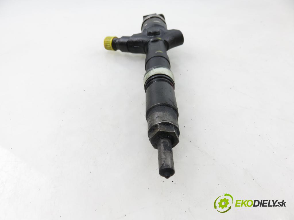 TOYOTA COROLLA Verso (ZER_, ZZE12_, R1_) MINIVAN 2005 85,00 2.0 D-4D (CUR10_) - 1CD-FTV 1995,00 vstrekovač 236700G010 (Vstrekovač paliva)