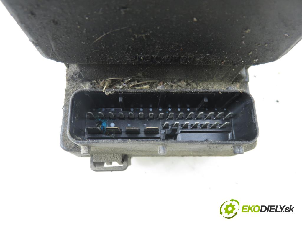 VW TRANSPORTER IV Skrzynia (70XA) BUS 2000 50,00 1.9 TD - ABL 1896,00 Pumpa ABS 0273004211 ; 7D0614111B ; 0265220432 (Pumpa ABS)