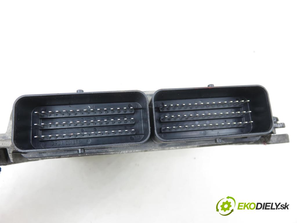 RENAULT SCENIC I (JA0/1_) MINIVAN 2001 79,00 1.6 - K4M 706 1598,00 Riadiaca jednotka Motor 8200124318 ; 8200080285 ; S118301104B