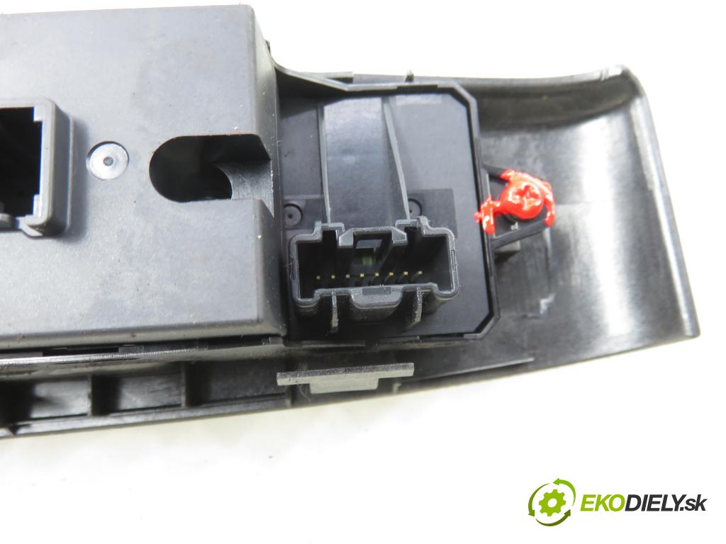 MAZDA 5 (CR19) MINIVAN 2005 107,00 2 - LFF7 1999,00 Panel ovládaní oken CC65684L6C