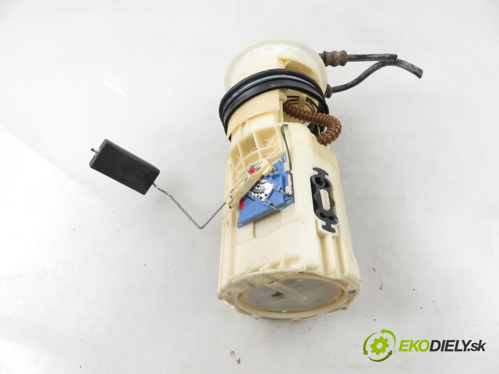 VW PASSAT B5 (3B2) SEDAN 1998 74,00 1.6 - AHL 1595,00 pumpa paliva 8E0919051