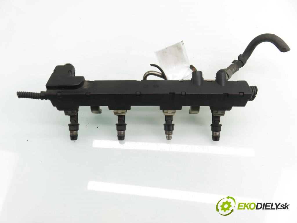 OPEL MERIVA A nadwozie wielkoprzestrzenne (MPV) (X03) HB 2003 74,00 1.6 16V - Z 16 XE 1598,00 lišta vstřikovací 25313846 (Vstřikovací lišta)