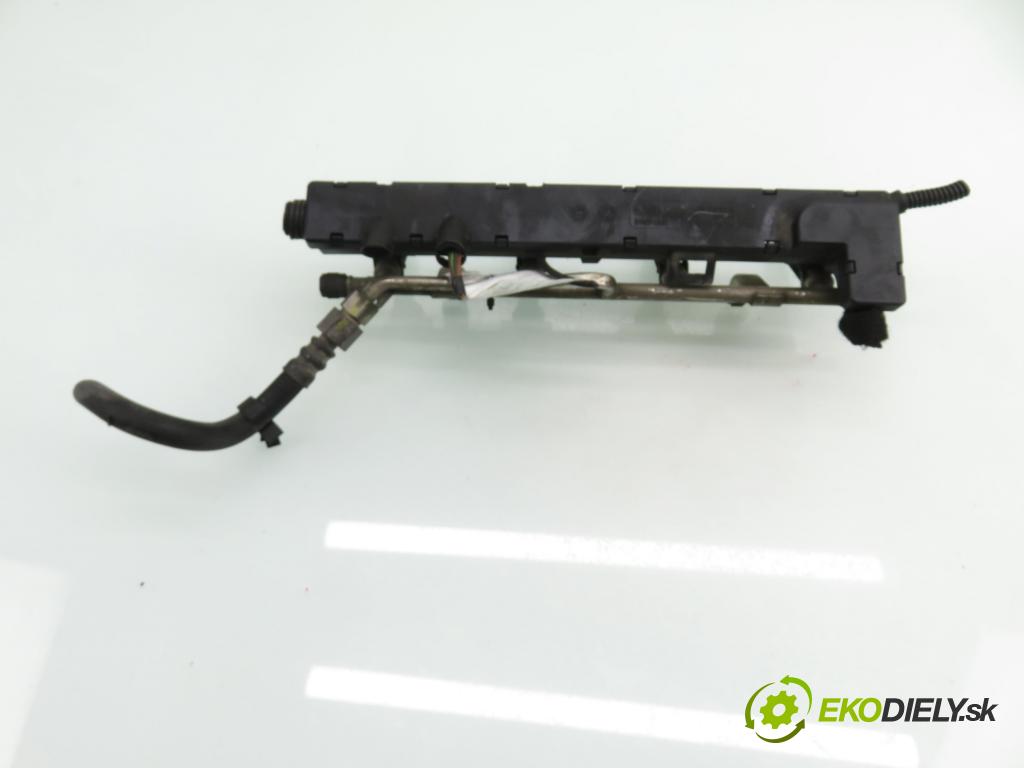 OPEL MERIVA A nadwozie wielkoprzestrzenne (MPV) (X03) HB 2003 74,00 1.6 16V - Z 16 XE 1598,00 lišta vstřikovací 25313846 (Vstřikovací lišta)