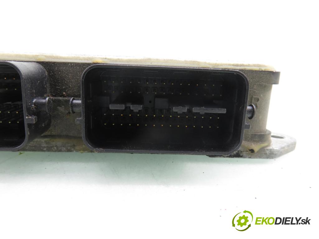 MAZDA 5 (CR19) MINIVAN 2005 107,00 2 - LFF7 1999,00 Riadiaca jednotka Motor E6T53975H1 ; 57160009