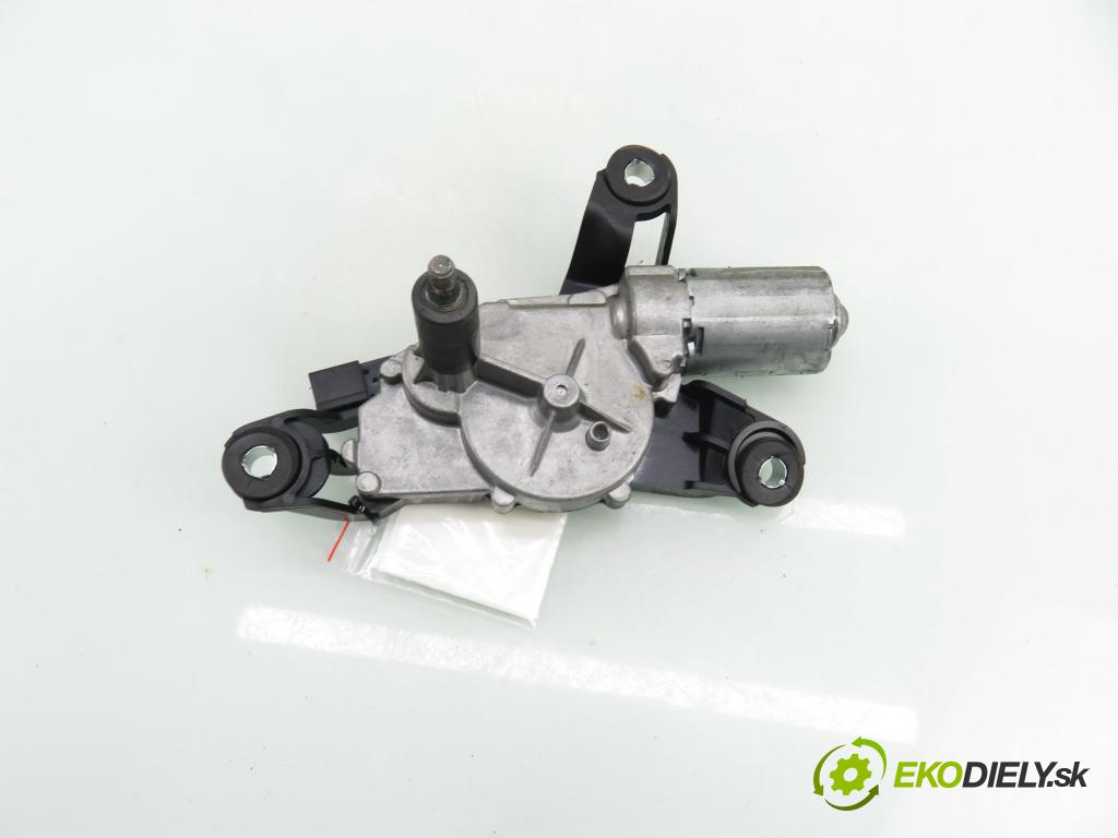 MITSUBISHI COLT VI (Z3_A, Z2_A) HB 2005 80,00 1.5 - 109 4A91 1499,00 motorek stěrače ZADNÍ: 0390201599