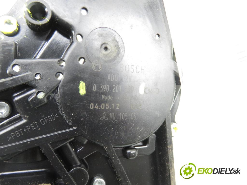 MITSUBISHI COLT VI (Z3_A, Z2_A) HB 2005 80,00 1.5 - 109 4A91 1499,00 motorek stěrače ZADNÍ: 0390201599
