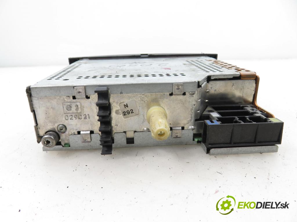 RENAULT SCENIC II (JM0/1_) MINIVAN 2003 88,00 1.9 dCi 120 - F9Q 812 1870,00 RADIO CD 8200300858