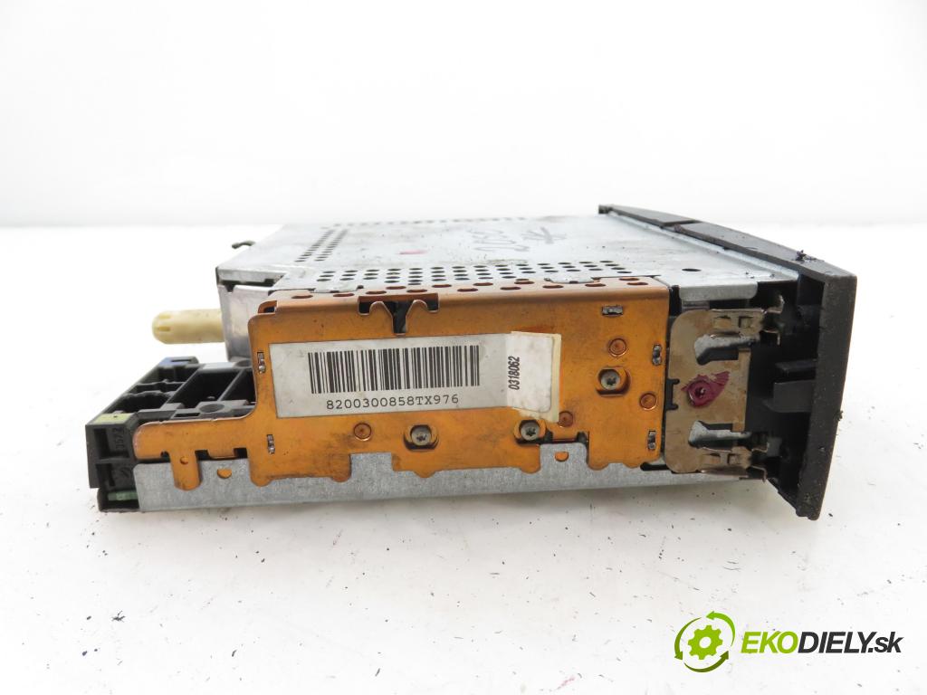 RENAULT SCENIC II (JM0/1_) MINIVAN 2003 88,00 1.9 dCi 120 - F9Q 812 1870,00 RADIO CD 8200300858