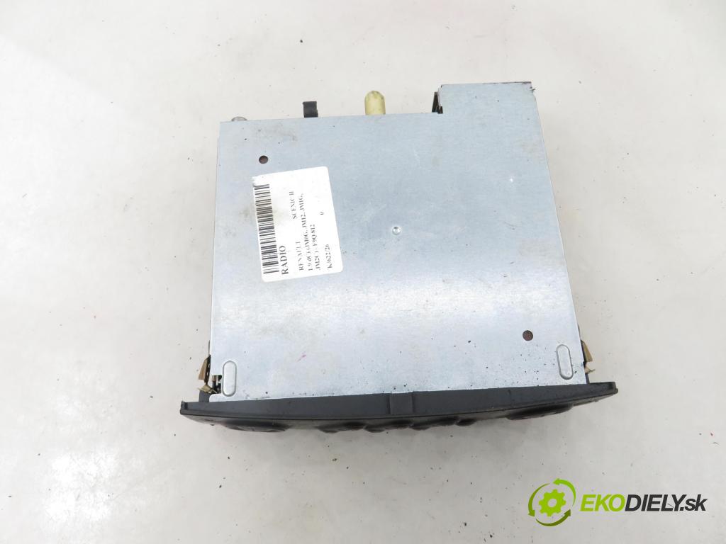 RENAULT SCENIC II (JM0/1_) MINIVAN 2003 88,00 1.9 dCi 120 - F9Q 812 1870,00 RADIO CD 8200300858