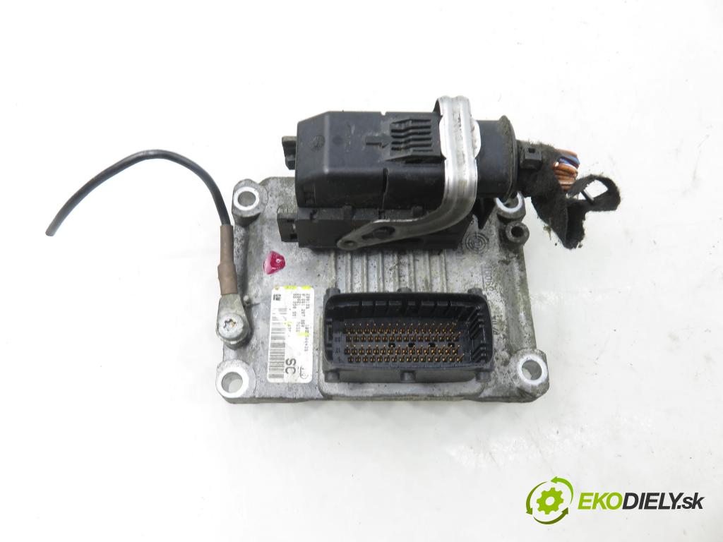 OPEL CORSA C (X01) HB 2002 43,00 1 - Z 10 XE 973,00 řídící jednotka motora 0261207960 ; 55350551