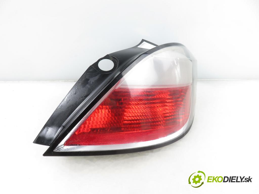 OPEL ASTRA H (A04) HB 2004 74,00 1.7 CDTI 100 - Z 17 DTH 1686,00 Svetlo pravé zadné 24451837
