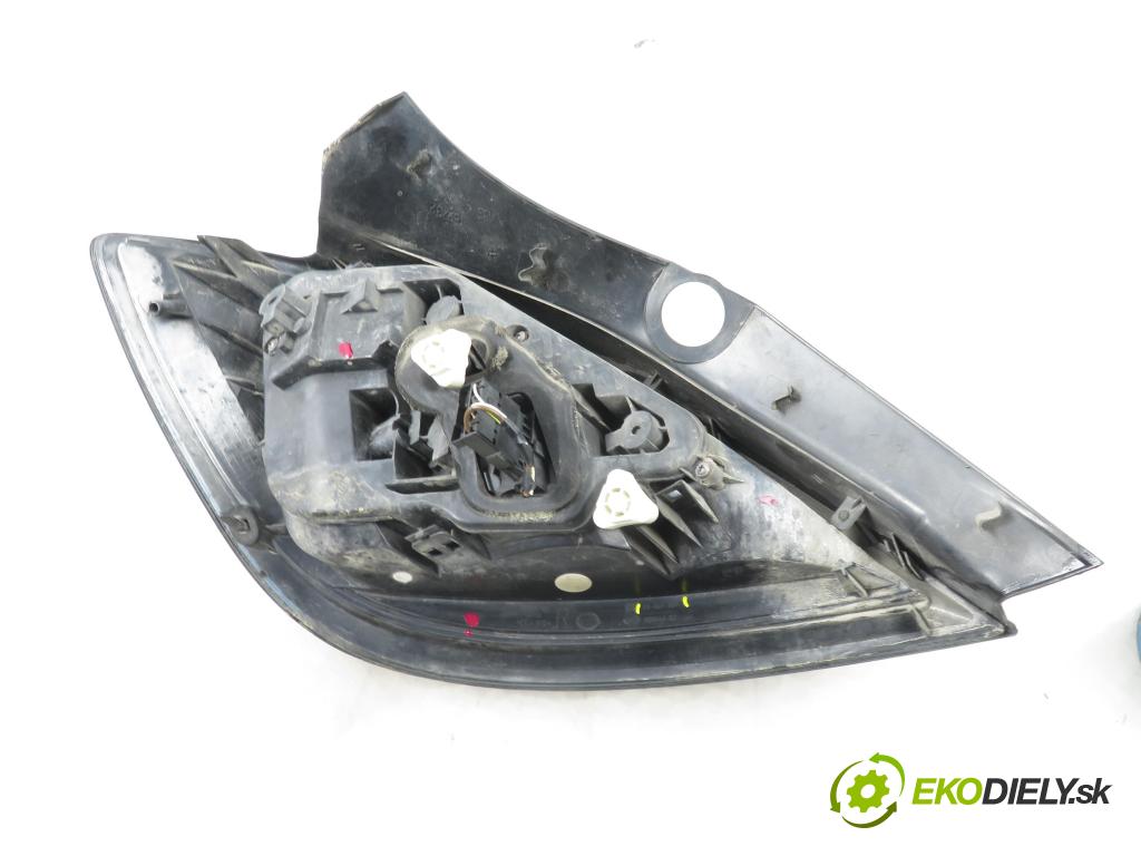 OPEL ASTRA H (A04) HB 2004 74,00 1.7 CDTI 100 - Z 17 DTH 1686,00 světlo pravé zadní 24451837