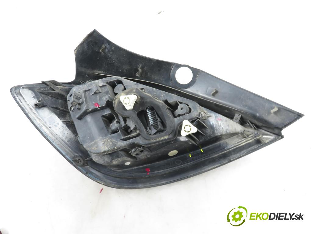 OPEL ASTRA H (A04) HB 2004 74,00 1.7 CDTI 100 - Z 17 DTH 1686,00 světlo pravé zadní 24451837