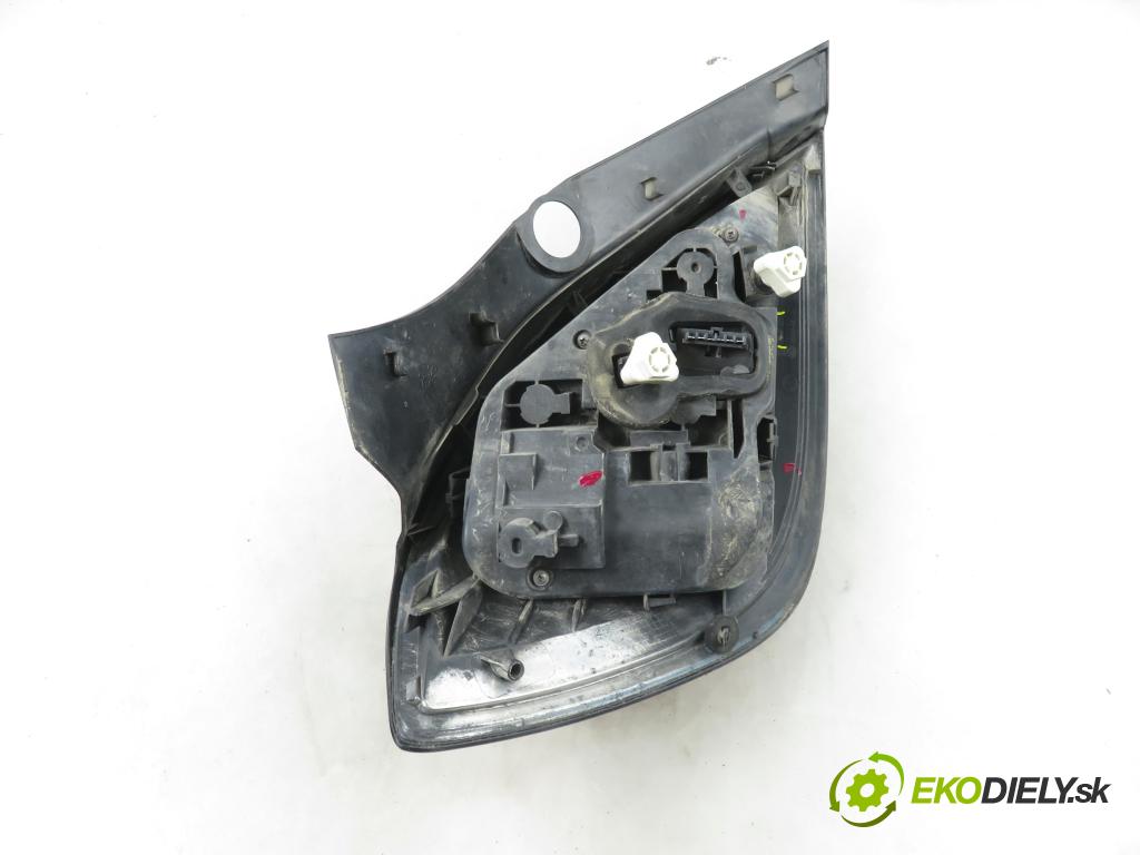 OPEL ASTRA H (A04) HB 2004 74,00 1.7 CDTI 100 - Z 17 DTH 1686,00 světlo pravé zadní 24451837