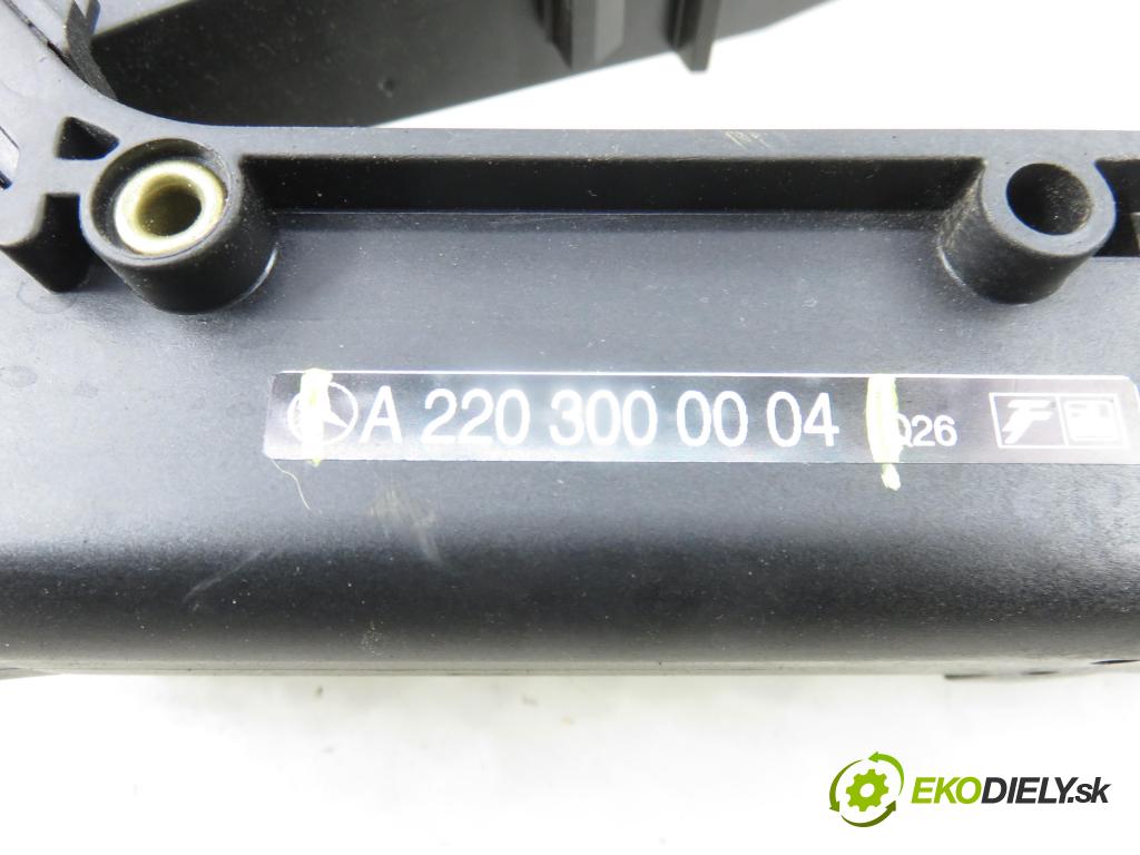 MERCEDES-BENZ KLASA S (W220) SEDAN 2001 0,00 S 500 (220.075, 220.175, 220.875) - M 113.960 4966,00 potenciometr plynového pedálu 2203000004 (Potenciometr plynového pedálu)