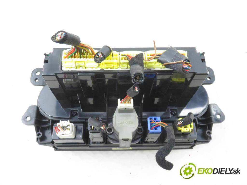 KIA CARNIVAL / GRAND CARNIVAL III (VQ) MINIVAN 2007 136,00 2.9 CRDi - J3 2902,00 Panel kúrenia KLIMATRONIK 972504D252VA ; 937004D080