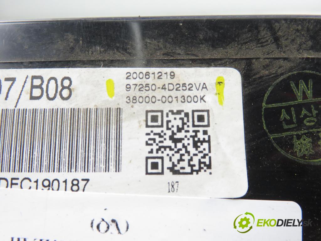 KIA CARNIVAL / GRAND CARNIVAL III (VQ) MINIVAN 2007 136,00 2.9 CRDi - J3 2902,00 Panel kúrenia KLIMATRONIK 972504D252VA ; 937004D080
