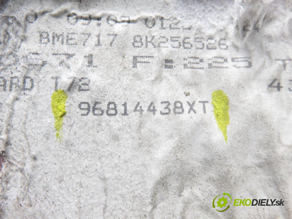 PEUGEOT 308 SW KOMBI 2008 88,00 1.6 16V - 5FW (EP6) 1598,00 Svetlo pravé zadné 96814438XT