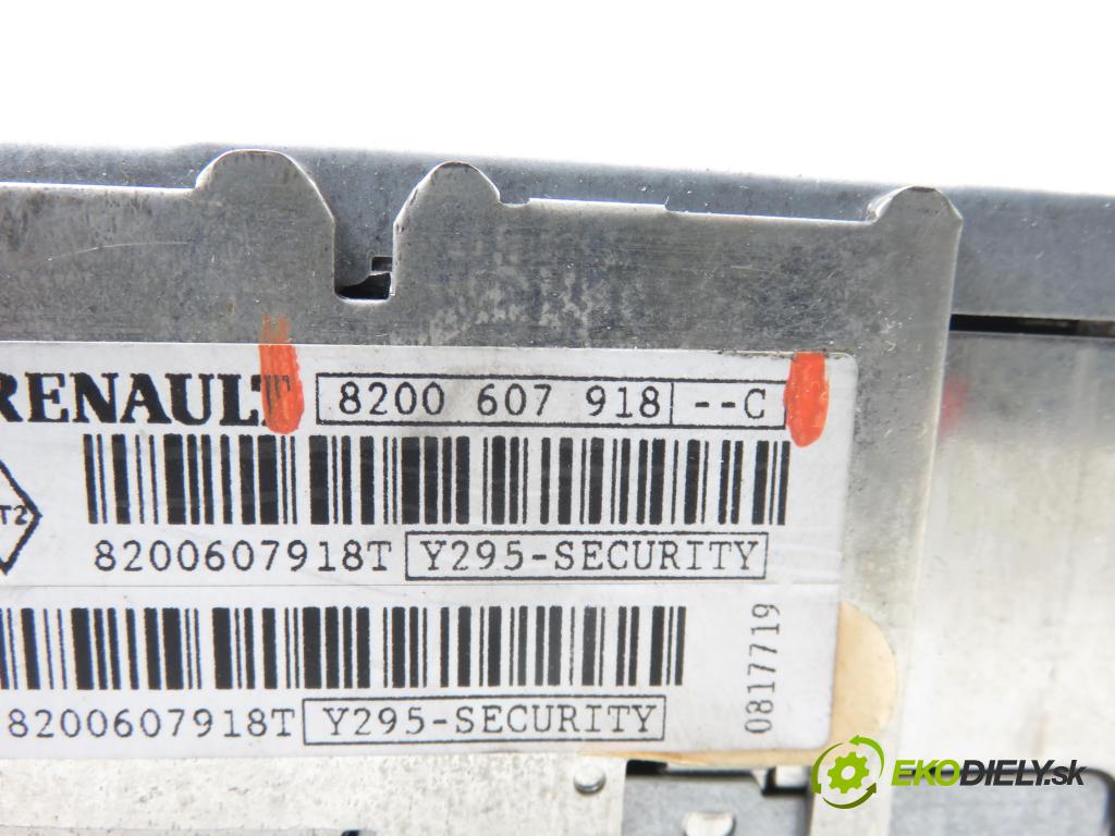 RENAULT MEGANE II (BM0/1_, CM0/1_) HB 2008 78,00 1.5 dCi 106 - K9K 732 1461,00 RADIO CD 8200607918C