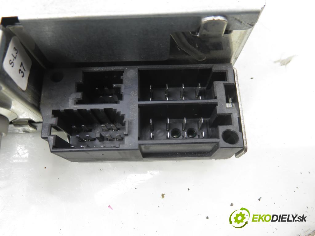 RENAULT MEGANE II (BM0/1_, CM0/1_) HB 2008 78,00 1.5 dCi 106 - K9K 732 1461,00 RADIO CD 8200607918C