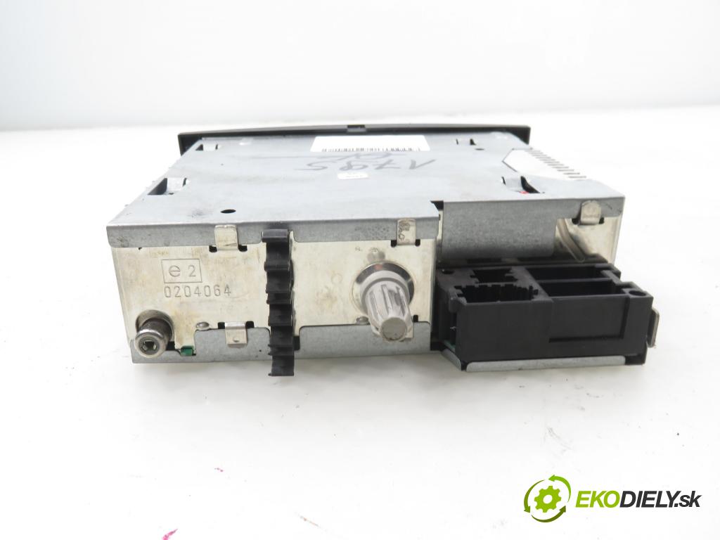 RENAULT MEGANE II (BM0/1_, CM0/1_) HB 2008 78,00 1.5 dCi 106 - K9K 732 1461,00 RADIO CD 8200607918C