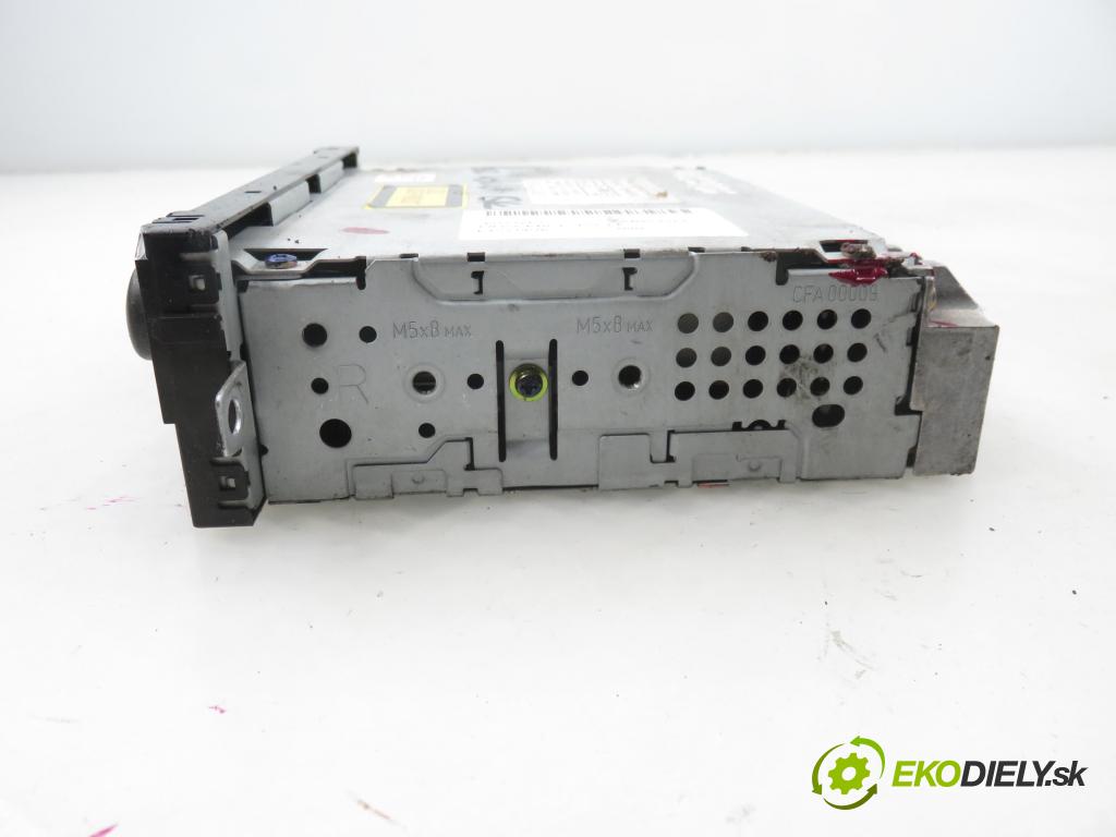 TOYOTA YARIS (_P1_) HB 2001 50,00 1.0 (SCP10_) - 1SZ-FE 998,00 RADIO CD 861200D030