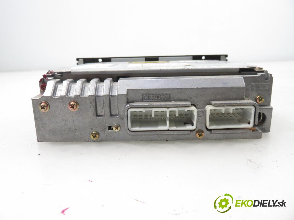 TOYOTA YARIS (_P1_) HB 2001 50,00 1.0 (SCP10_) - 1SZ-FE 998,00 RADIO CD 861200D030