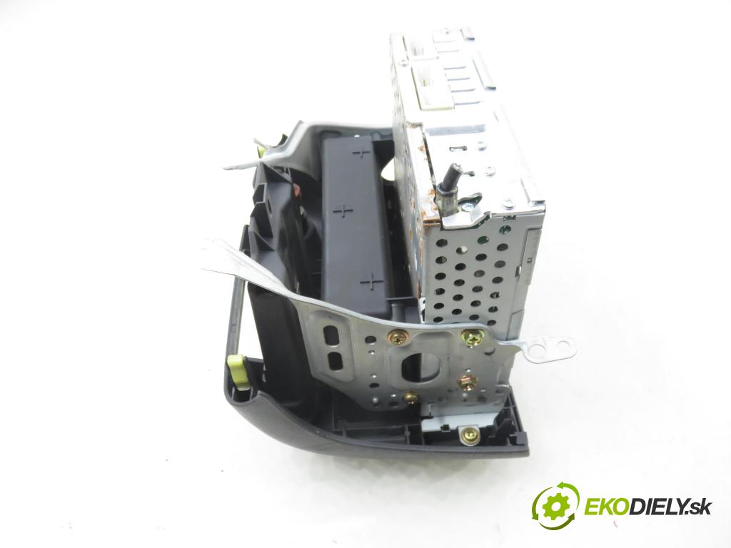 TOYOTA YARIS (_P1_) HB 2002 50,00 1.0 (SCP10_) - 1SZ-FE 998,00 RADIO modul 861200D012