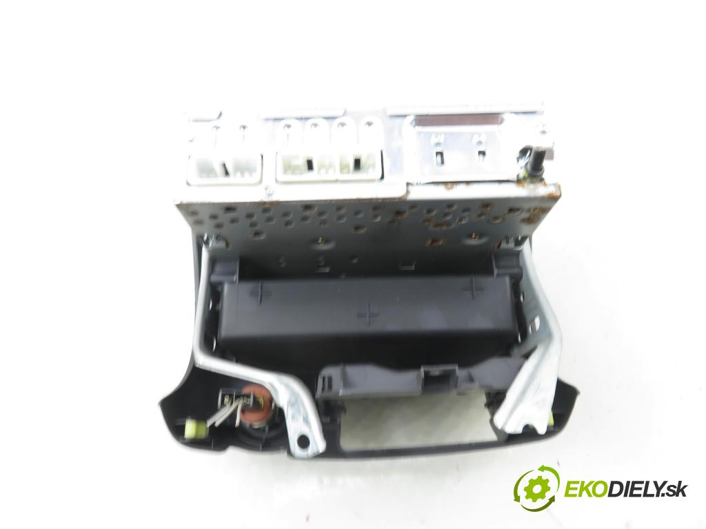 TOYOTA YARIS (_P1_) HB 2002 50,00 1.0 (SCP10_) - 1SZ-FE 998,00 RADIO modul 861200D012