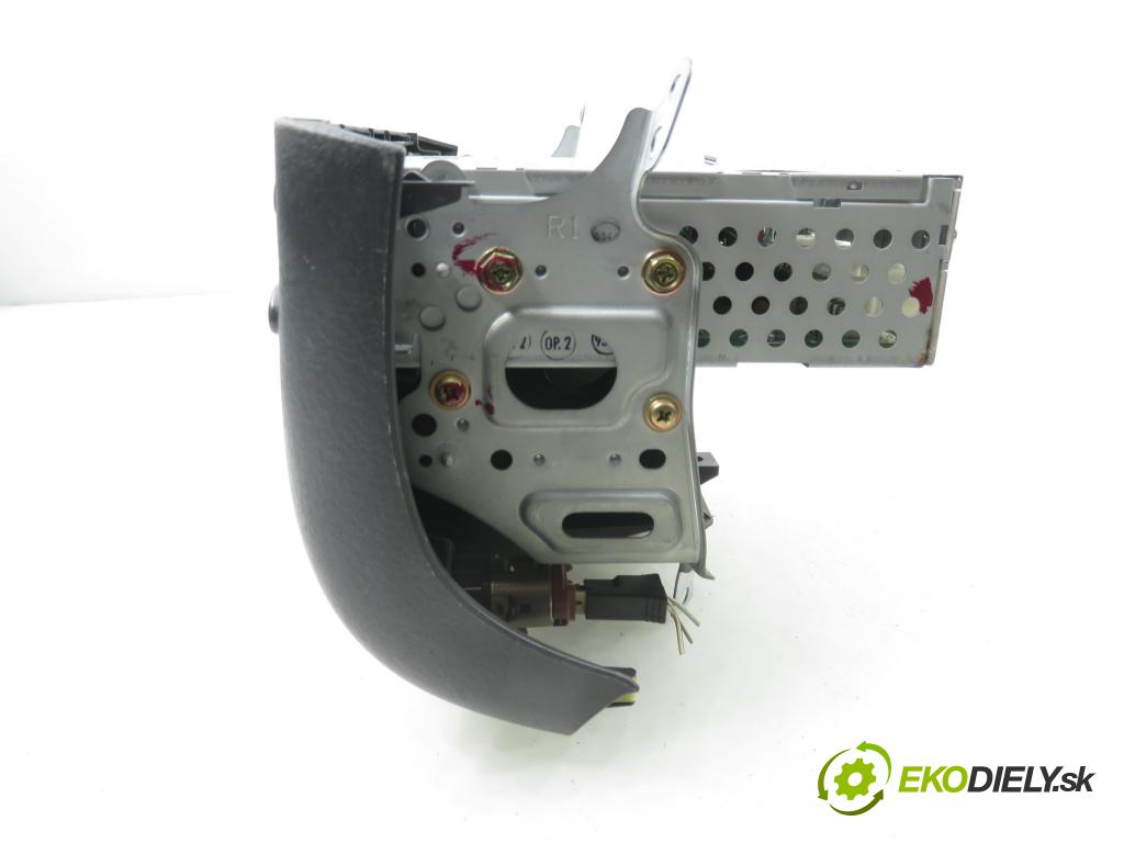 TOYOTA YARIS (_P1_) HB 2002 50,00 1.0 (SCP10_) - 1SZ-FE 998,00 RADIO modul 861200D012