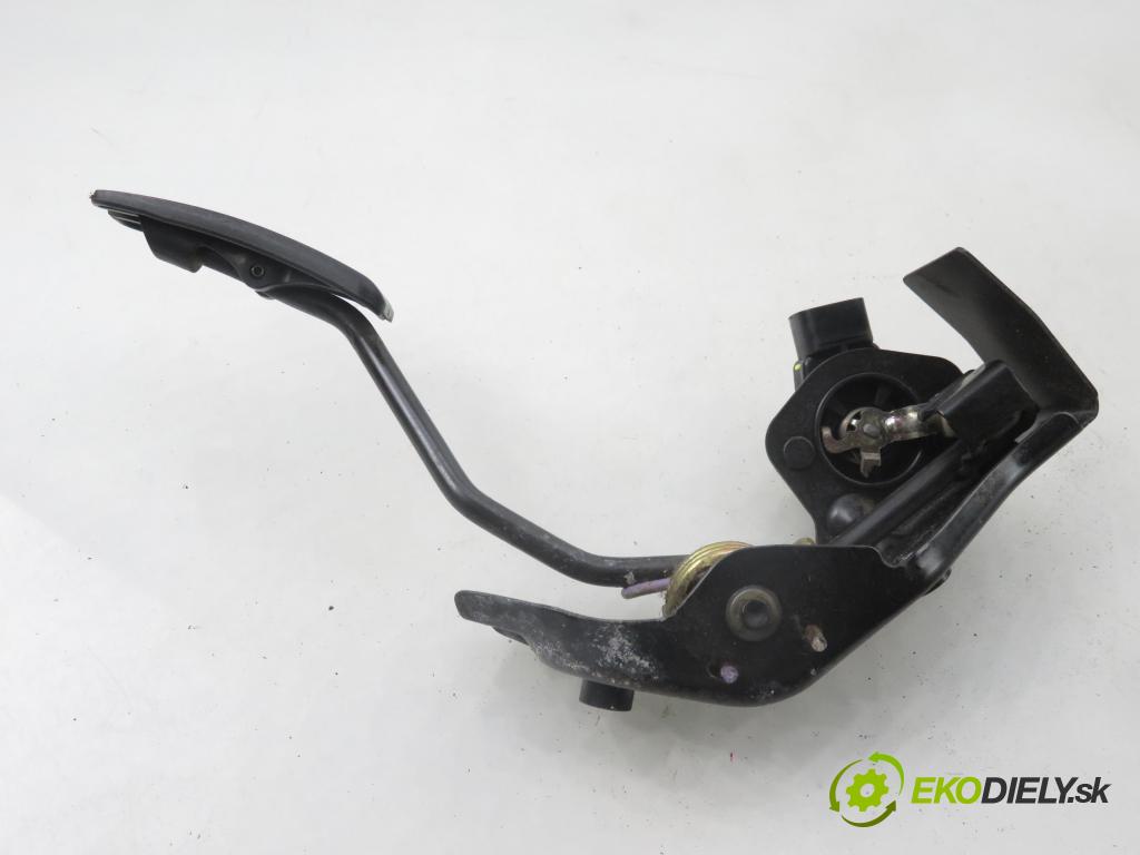 TOYOTA COROLLA Verso (ZER_, ZZE12_, R1_) MINIVAN 2005 85,00 2.0 D-4D (CUR10_) - 1CD-FTV 1995,00 potenciometr plynového pedálu 8928152021 ; 1983003041 (Potenciometr plynového pedálu)