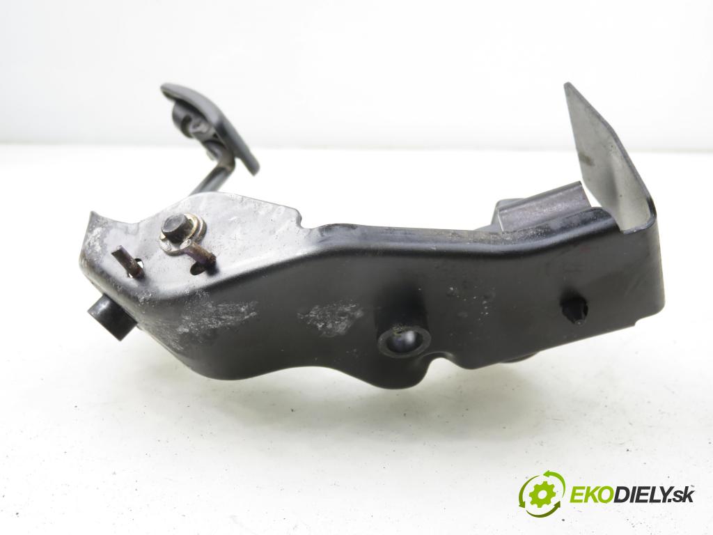 TOYOTA COROLLA Verso (ZER_, ZZE12_, R1_) MINIVAN 2005 85,00 2.0 D-4D (CUR10_) - 1CD-FTV 1995,00 potenciometr plynového pedálu 8928152021 ; 1983003041 (Potenciometr plynového pedálu)