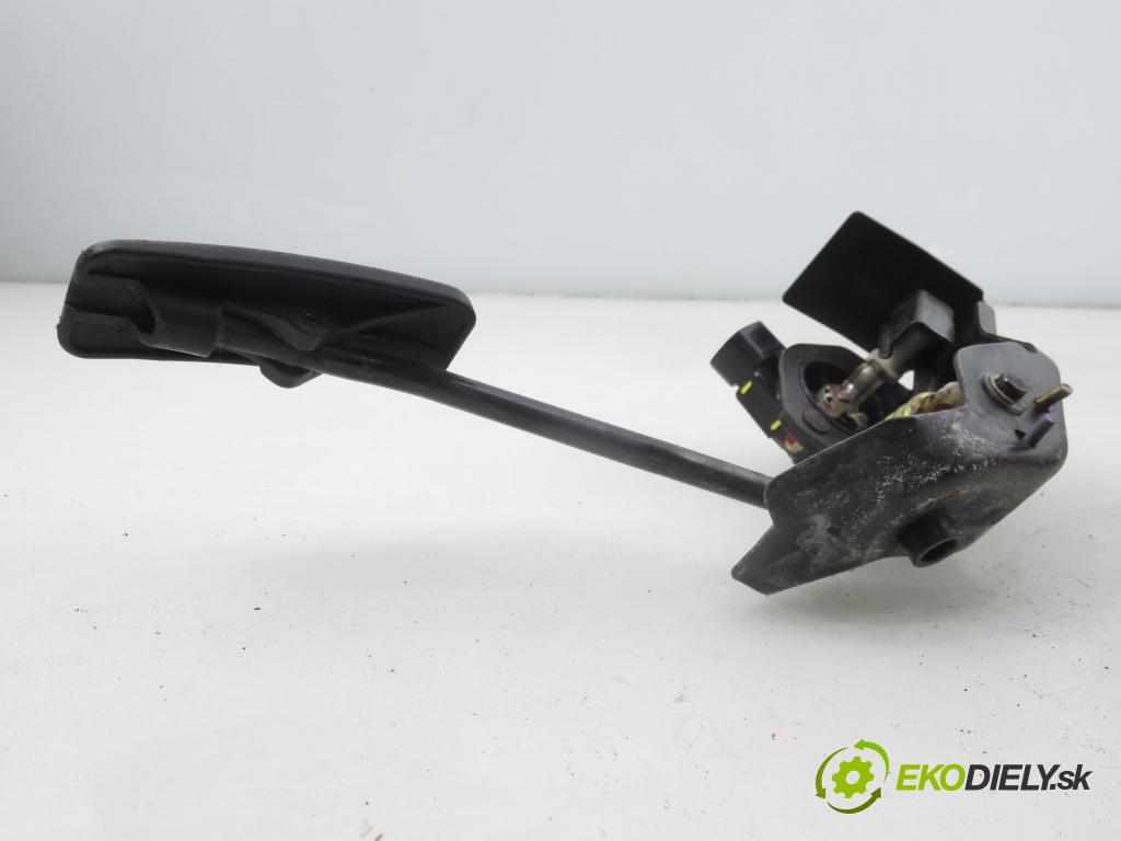 TOYOTA COROLLA Verso (ZER_, ZZE12_, R1_) MINIVAN 2005 85,00 2.0 D-4D (CUR10_) - 1CD-FTV 1995,00 potenciometr plynového pedálu 8928152021 ; 1983003041 (Potenciometr plynového pedálu)